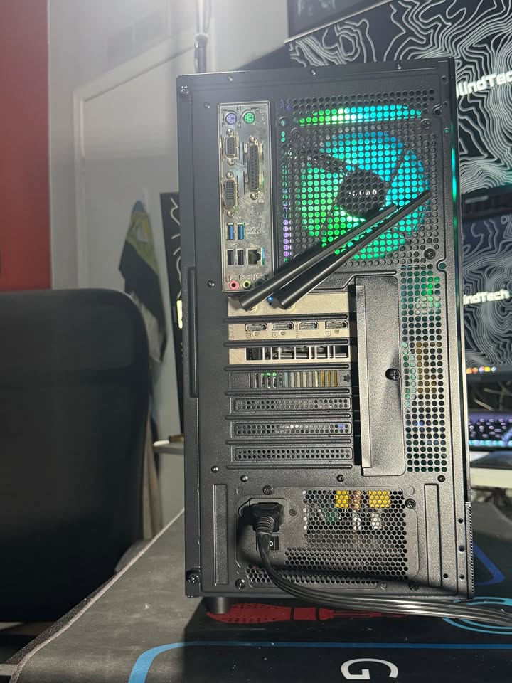 RGB FishTank Gaming PC | i7 7700 | GTX 1660 S | 16GB DDR4 | 1TB SSD