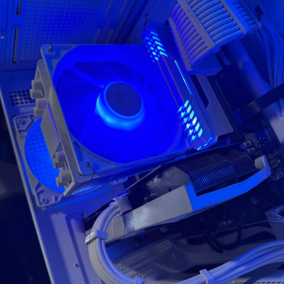 White RTX Fishtank GaminG PC | RTX 3060 12GB | i5 12400F | 16GB DDR4 | 512GB NvMe