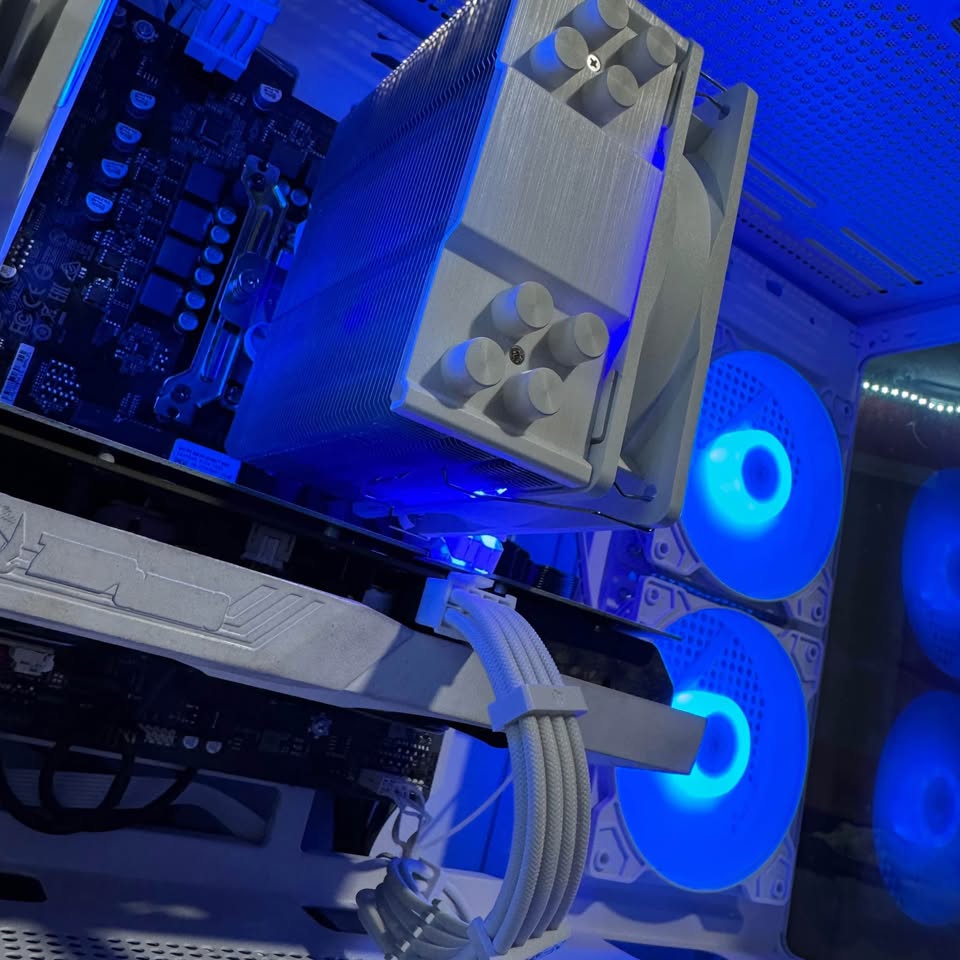 White RTX Fishtank GaminG PC | RTX 3060 12GB | i5 12400F | 16GB DDR4 | 512GB NvMe