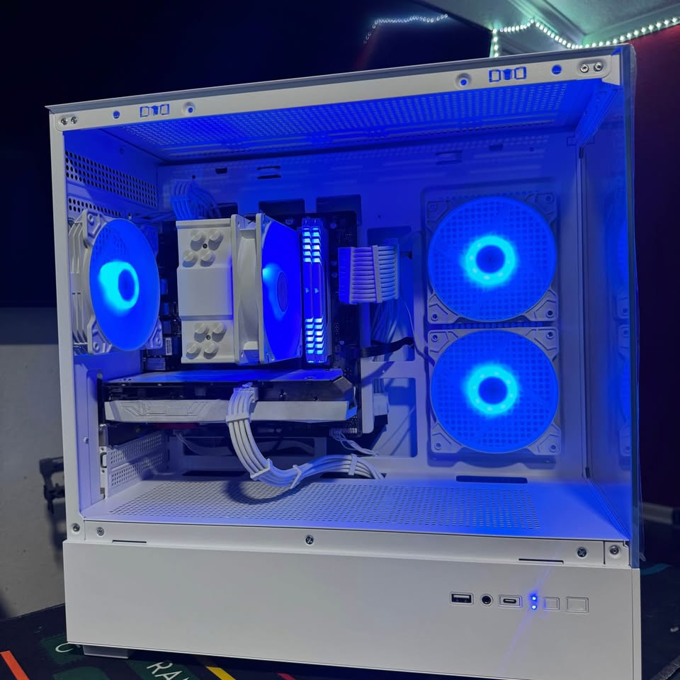 White RTX Fishtank GaminG PC | RTX 3060 12GB | i5 12400F | 16GB DDR4 | 512GB NvMe