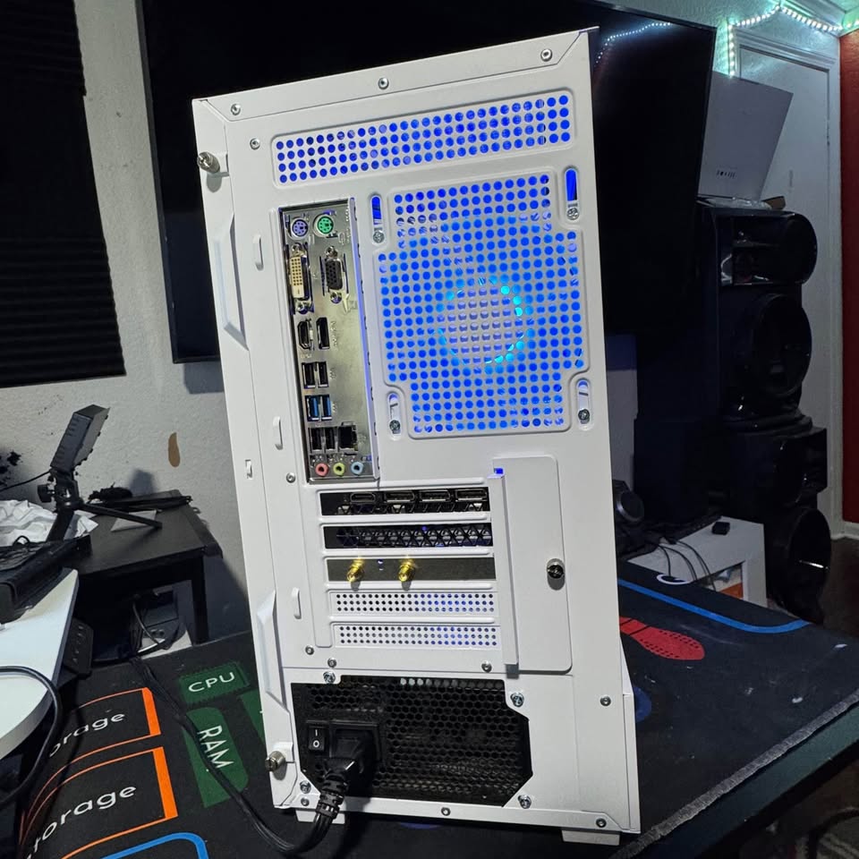 White RTX Fishtank GaminG PC | RTX 3060 12GB | i5 12400F | 16GB DDR4 | 512GB NvMe