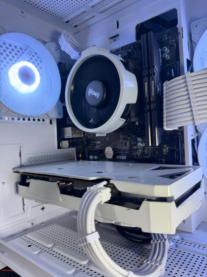 White Gaming PC - Ryzen 5 3600 - RTX 3060 - 16GB RAM - 512GB SSD