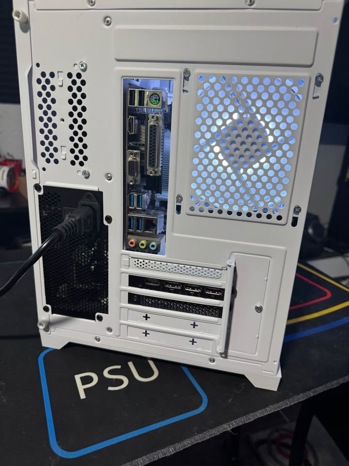 White Gaming PC - Ryzen 5 3600 - RTX 3060 - 16GB RAM - 512GB SSD