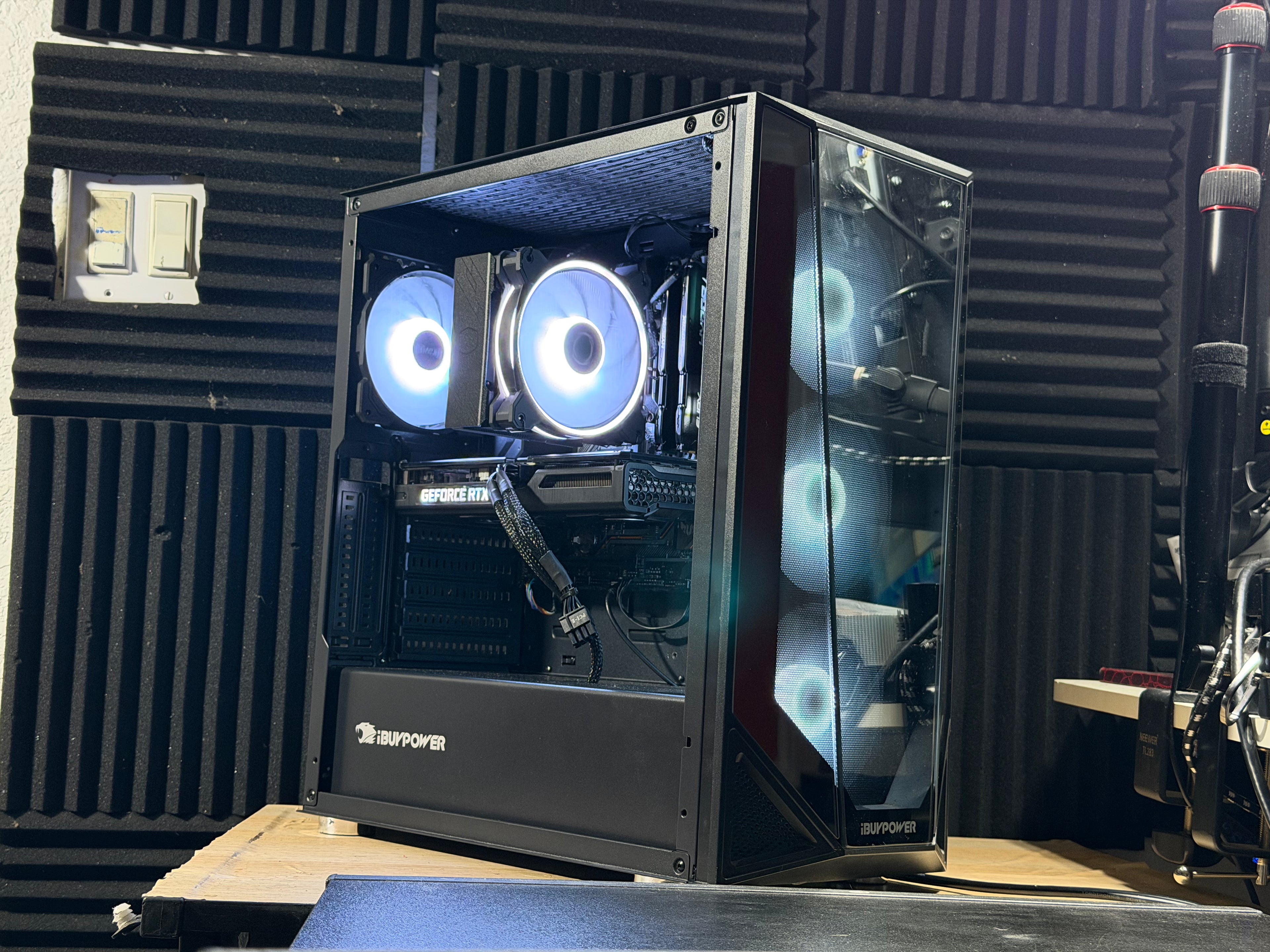 i5 10400 - RTX 3050 8GB - 16GB DDR4 - 240GB SSD + 1TB HDD