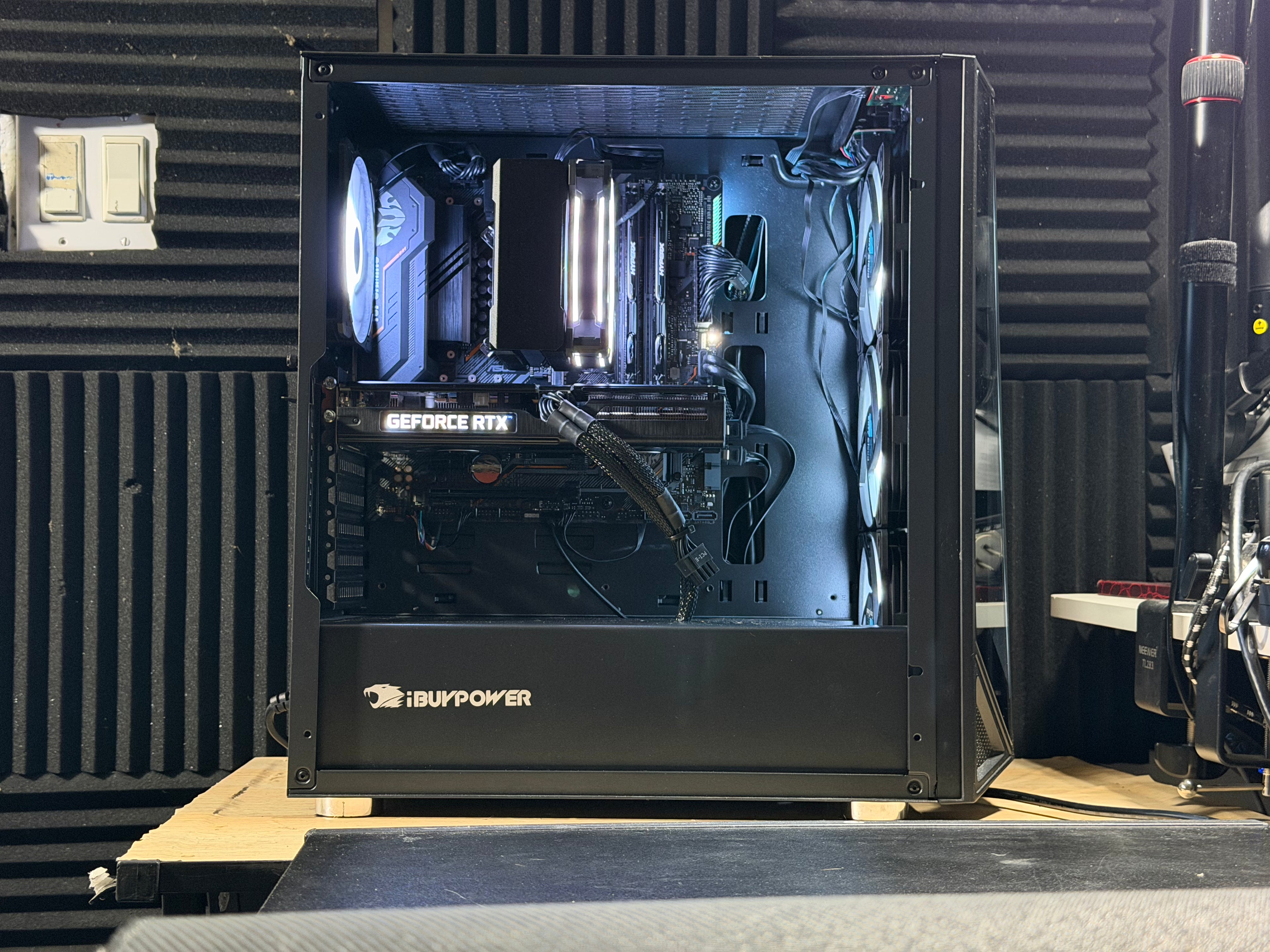 i5 10400 - RTX 3050 8GB - 16GB DDR4 - 240GB SSD + 1TB HDD