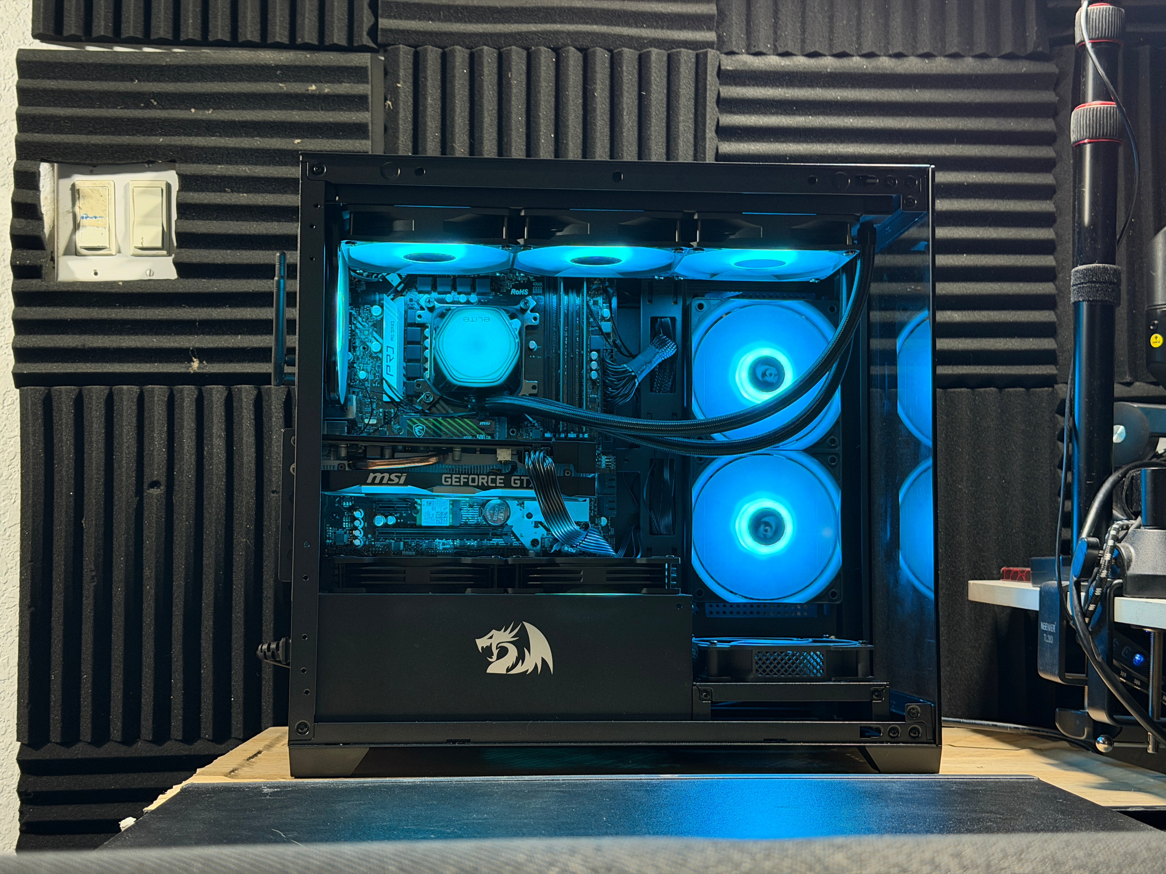 i7 9700KF - GTX 1660 Super - 16GB DDR4 - 500GB NvMe SSD