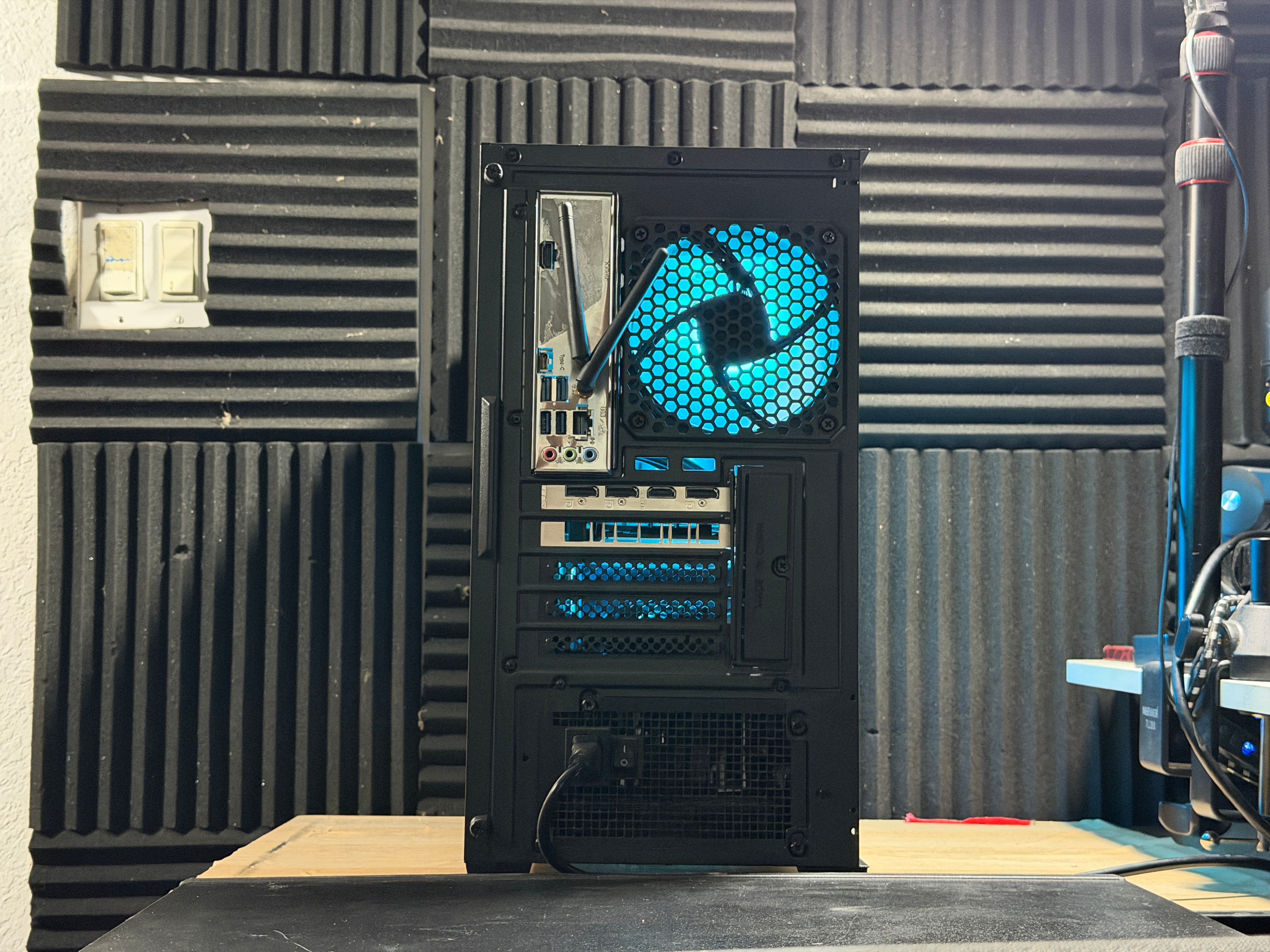 i7 9700KF - GTX 1660 Super - 16GB DDR4 - 500GB NvMe SSD