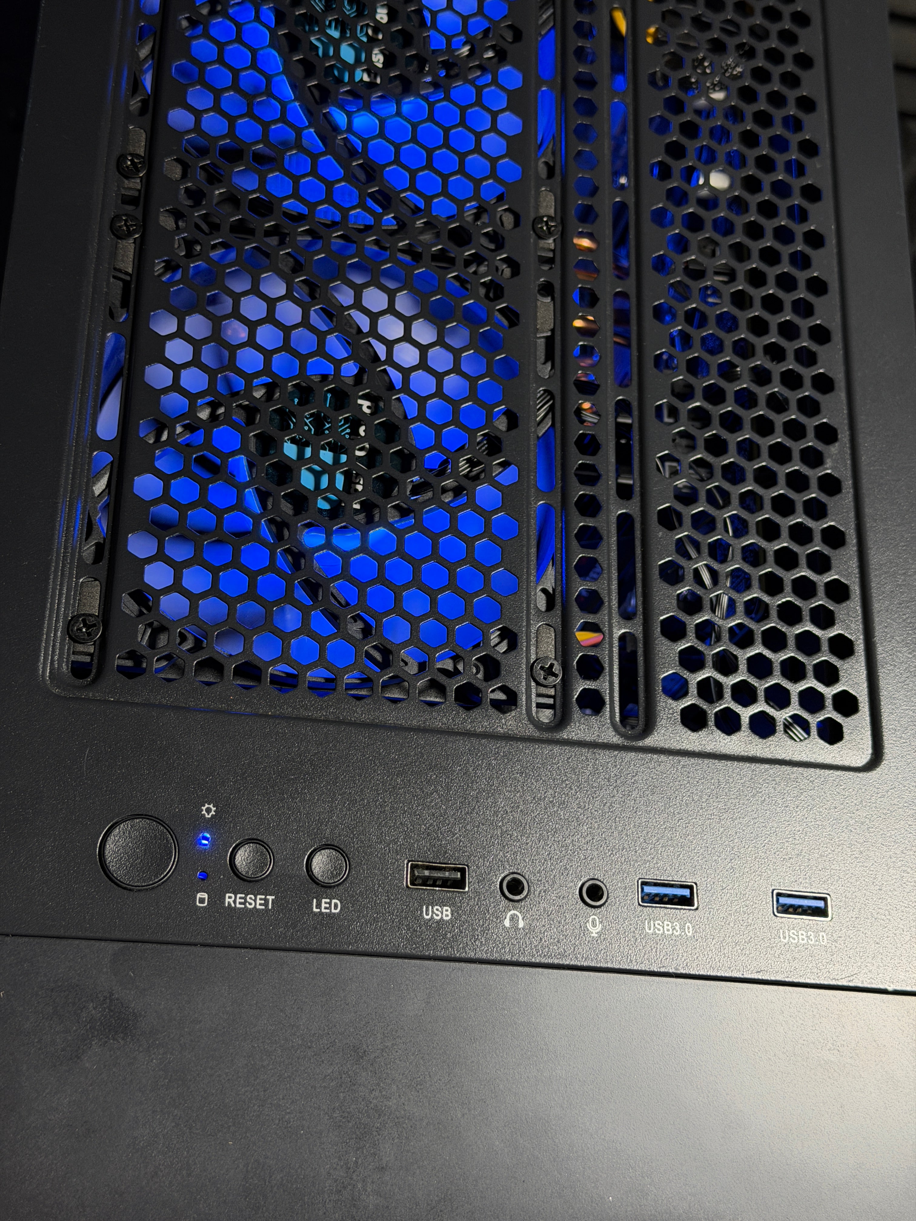 RTX 3050 8GB | i3 12100F | 16GB DDR4 | 1TB NvMe