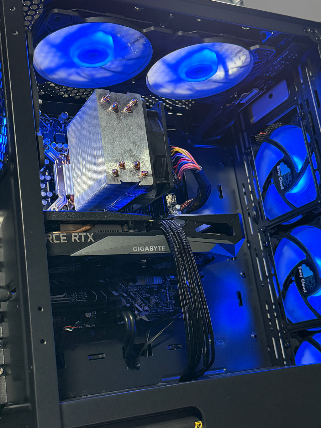 RTX 3050 8GB | i3 12100F | 16GB DDR4 | 1TB NvMe