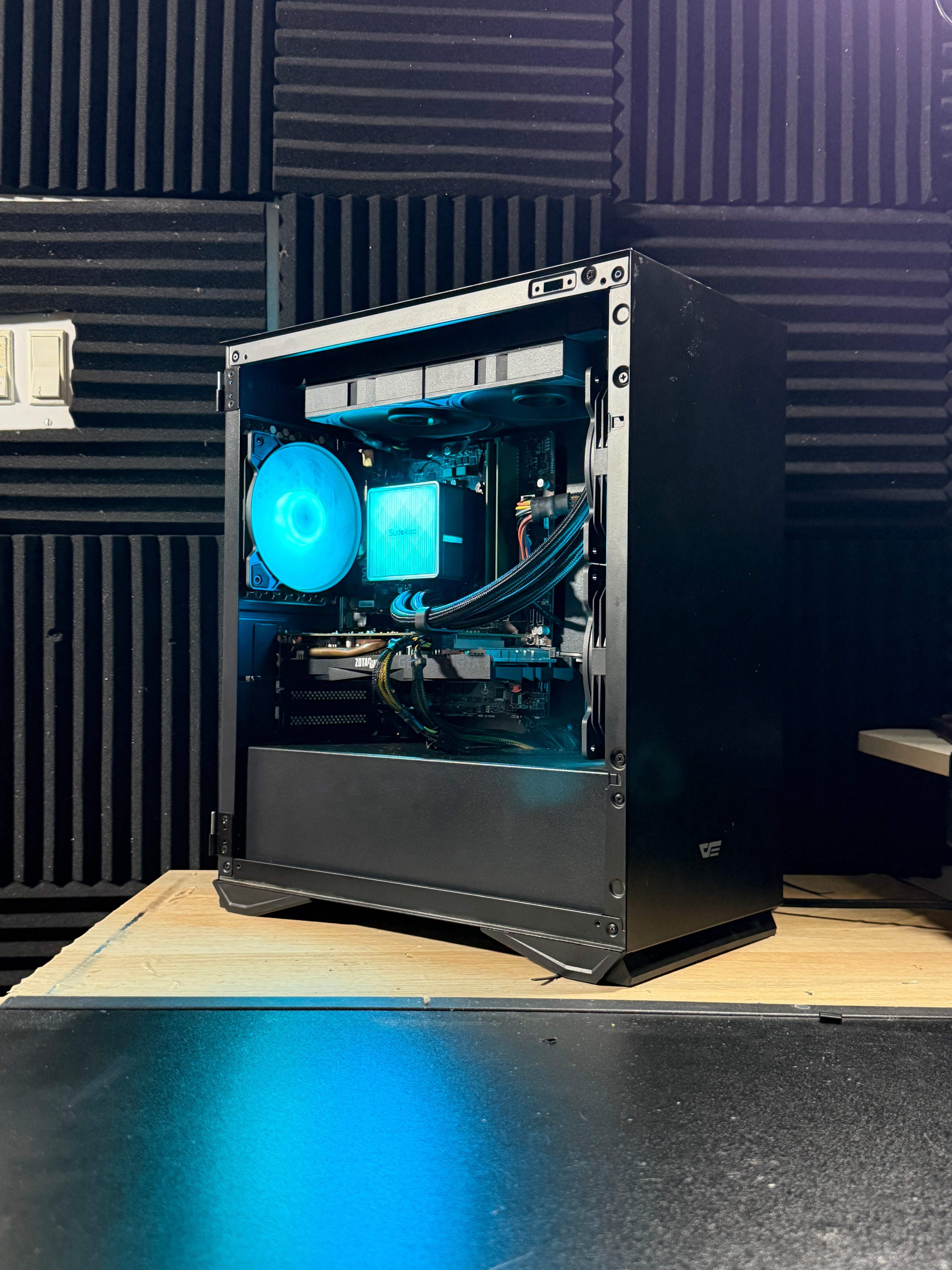 i5 9600KF - GTX 1660 - 16GB DDR4 - 240GB SSD + 500GB HDD