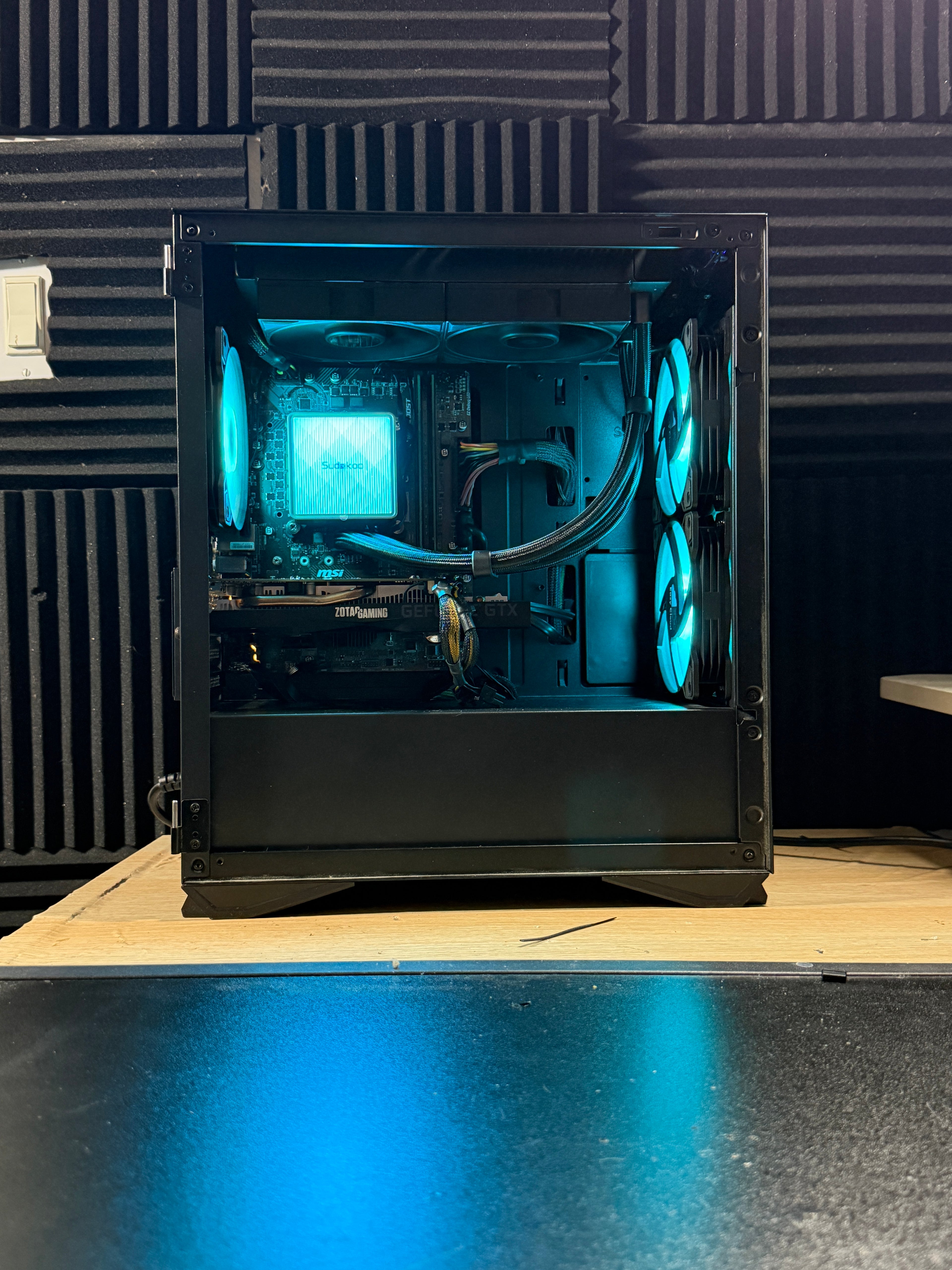 i5 9600KF - GTX 1660 - 16GB DDR4 - 240GB SSD + 500GB HDD