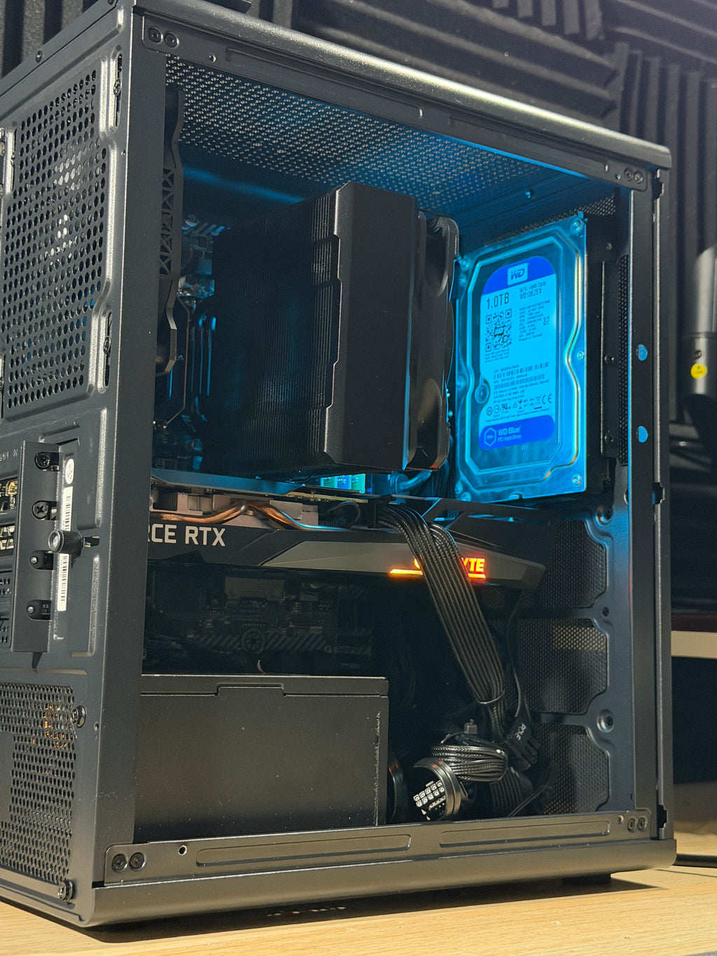i5 8400 - RTX 3050 - 16GB DDR4 - 240GB SSD + 1TB HDD