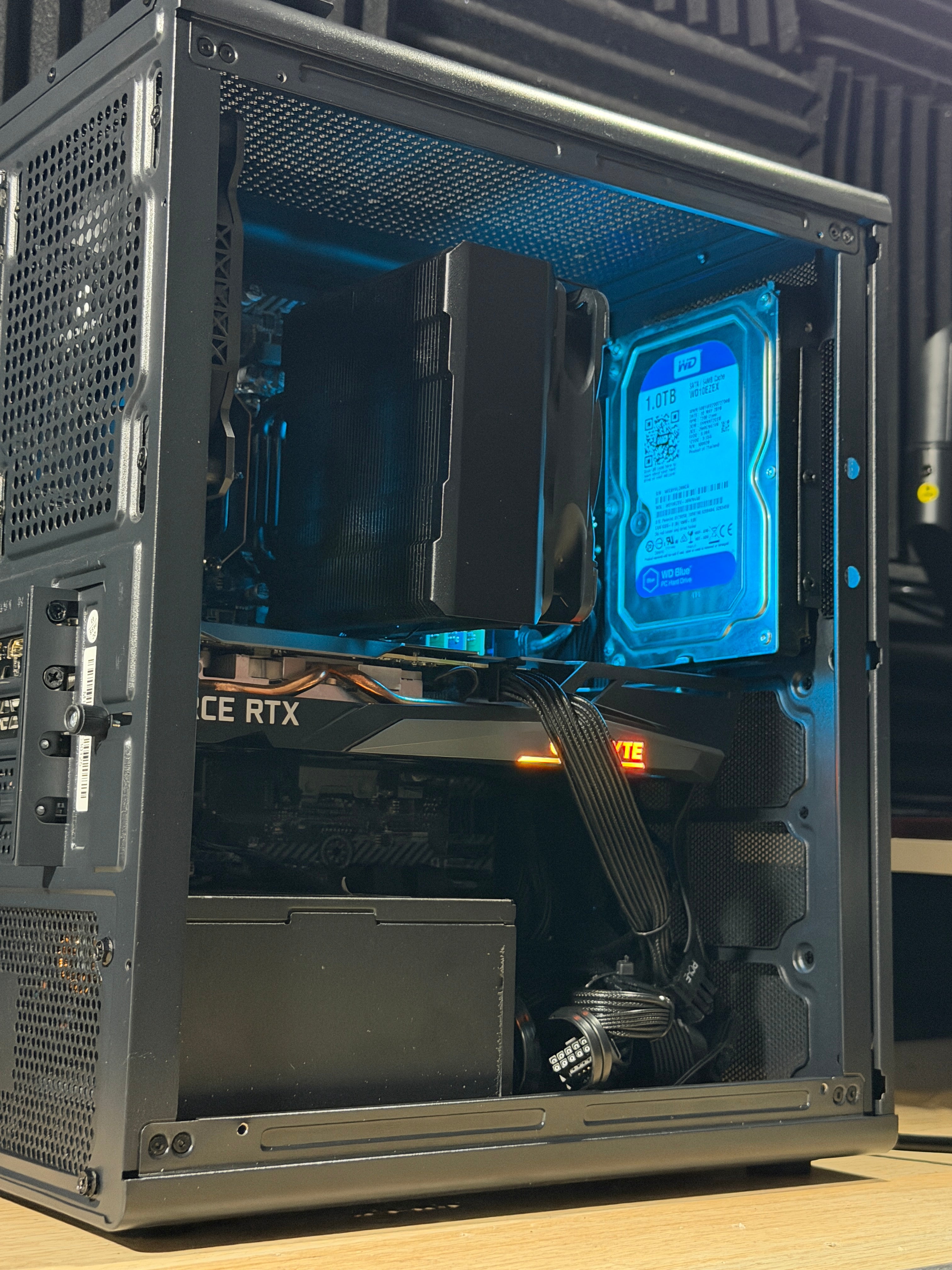 i5 8400 - RTX 3050 - 16GB DDR4 - 240GB SSD + 1TB HDD