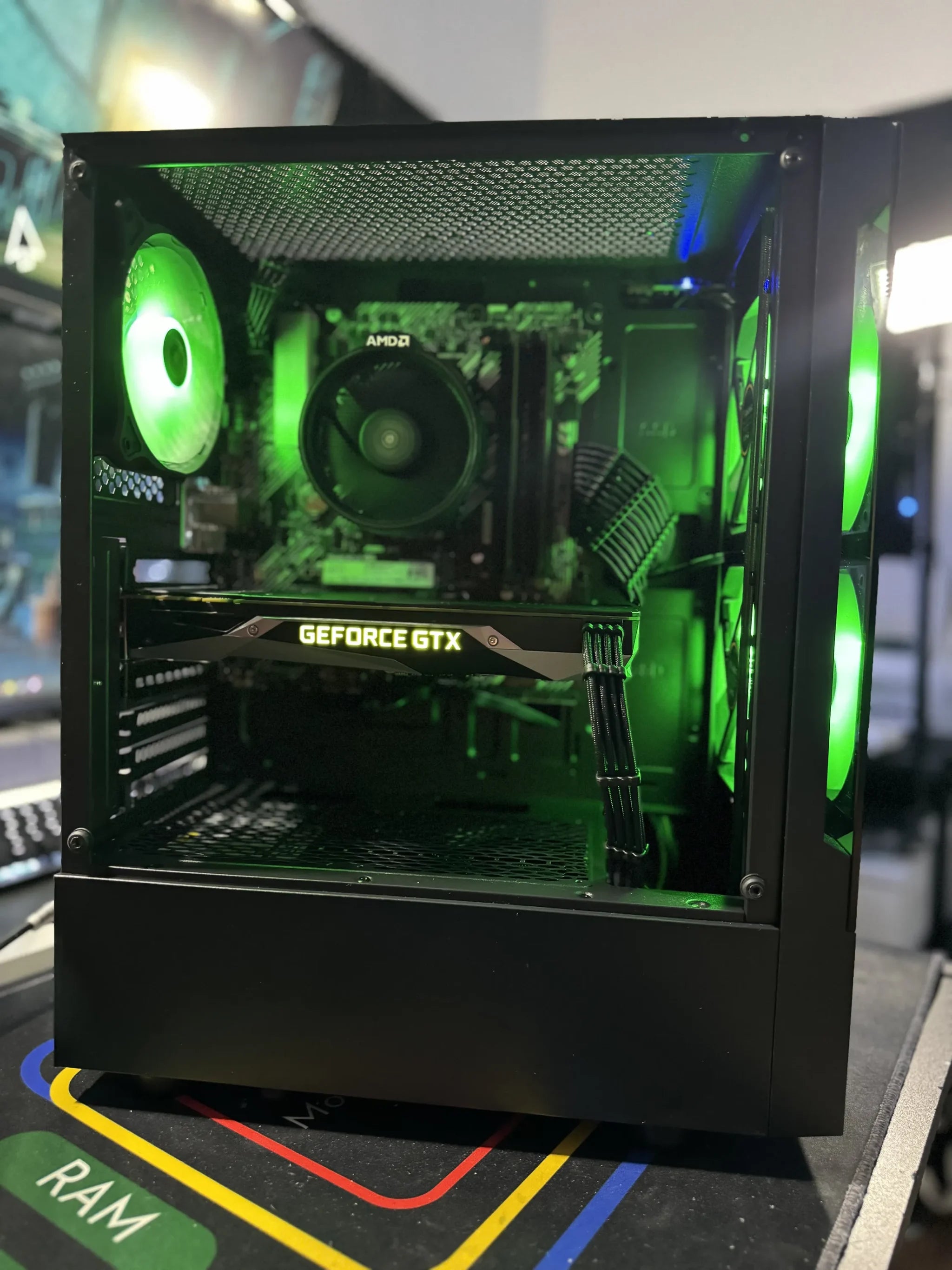 RGB Gaming PC - GTX 1070 - Ryzen 7 1700 - 16GB DDR4 - 500GB SSD