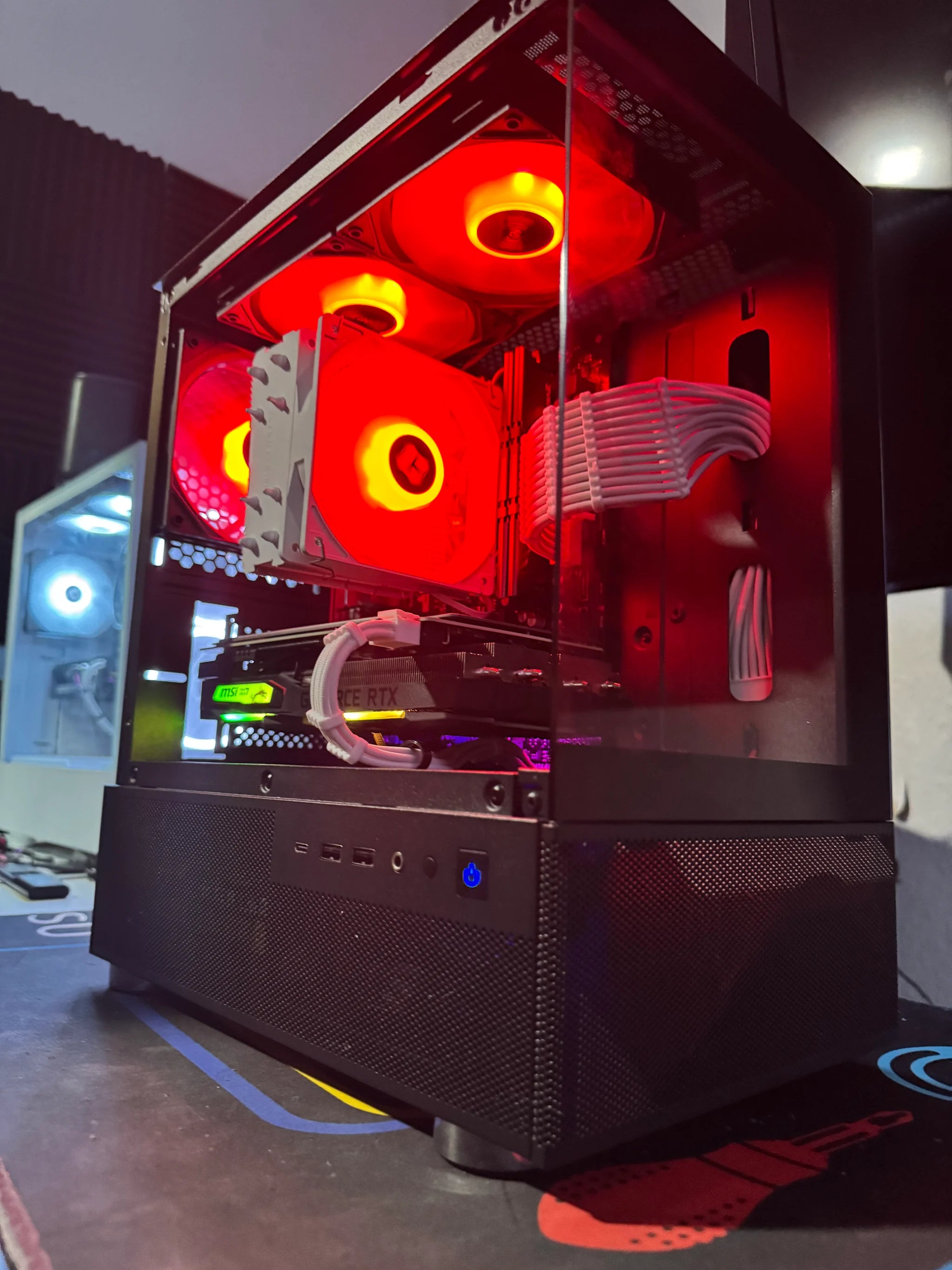 RTX Black N’ White Gaming PC / Ryzen 7 / RTX 2060