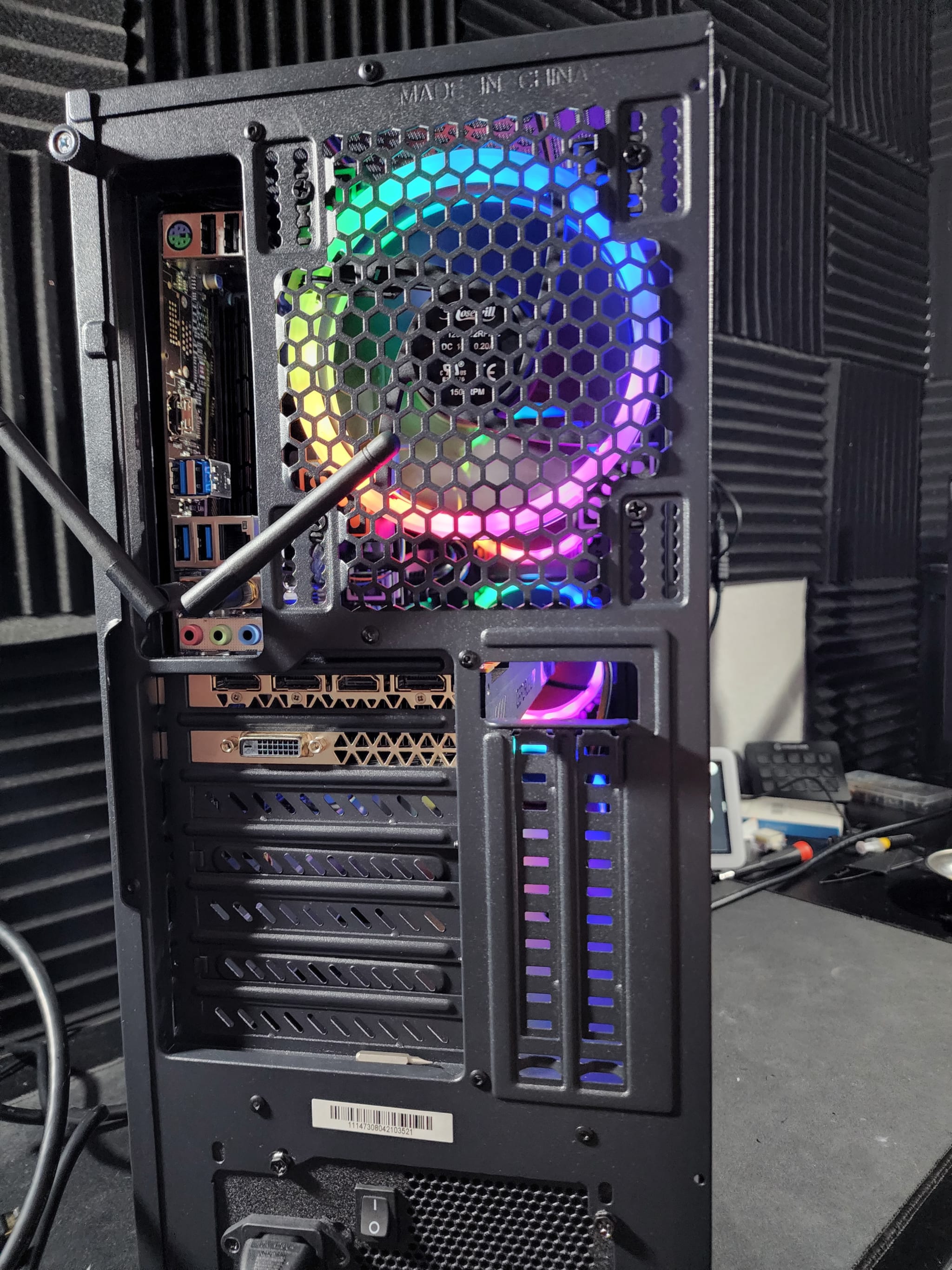 DarkLight - i3 10100F GTX 1070 250GB SSD