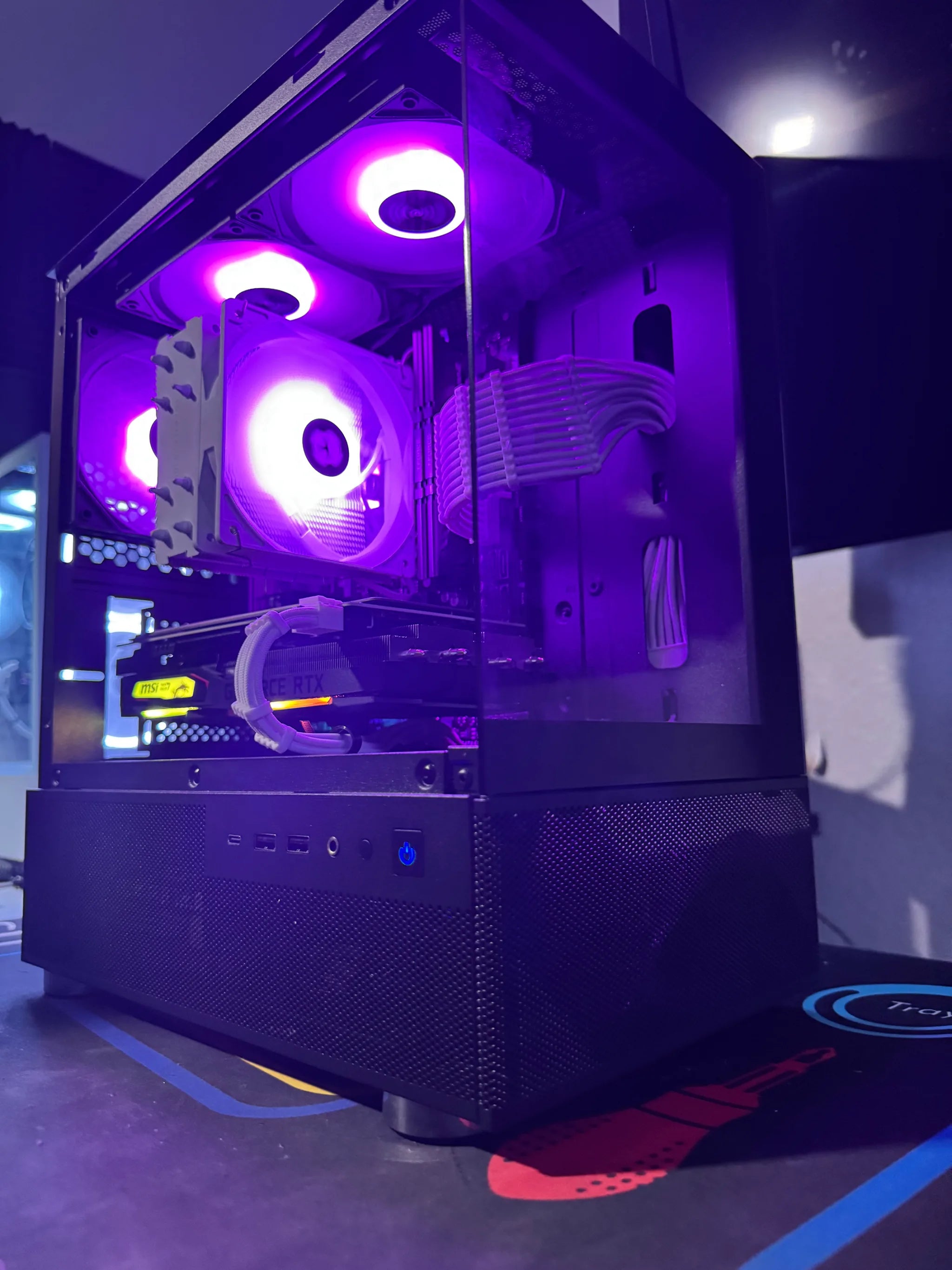 RTX Black N’ White Gaming PC / Ryzen 7 / RTX 2060
