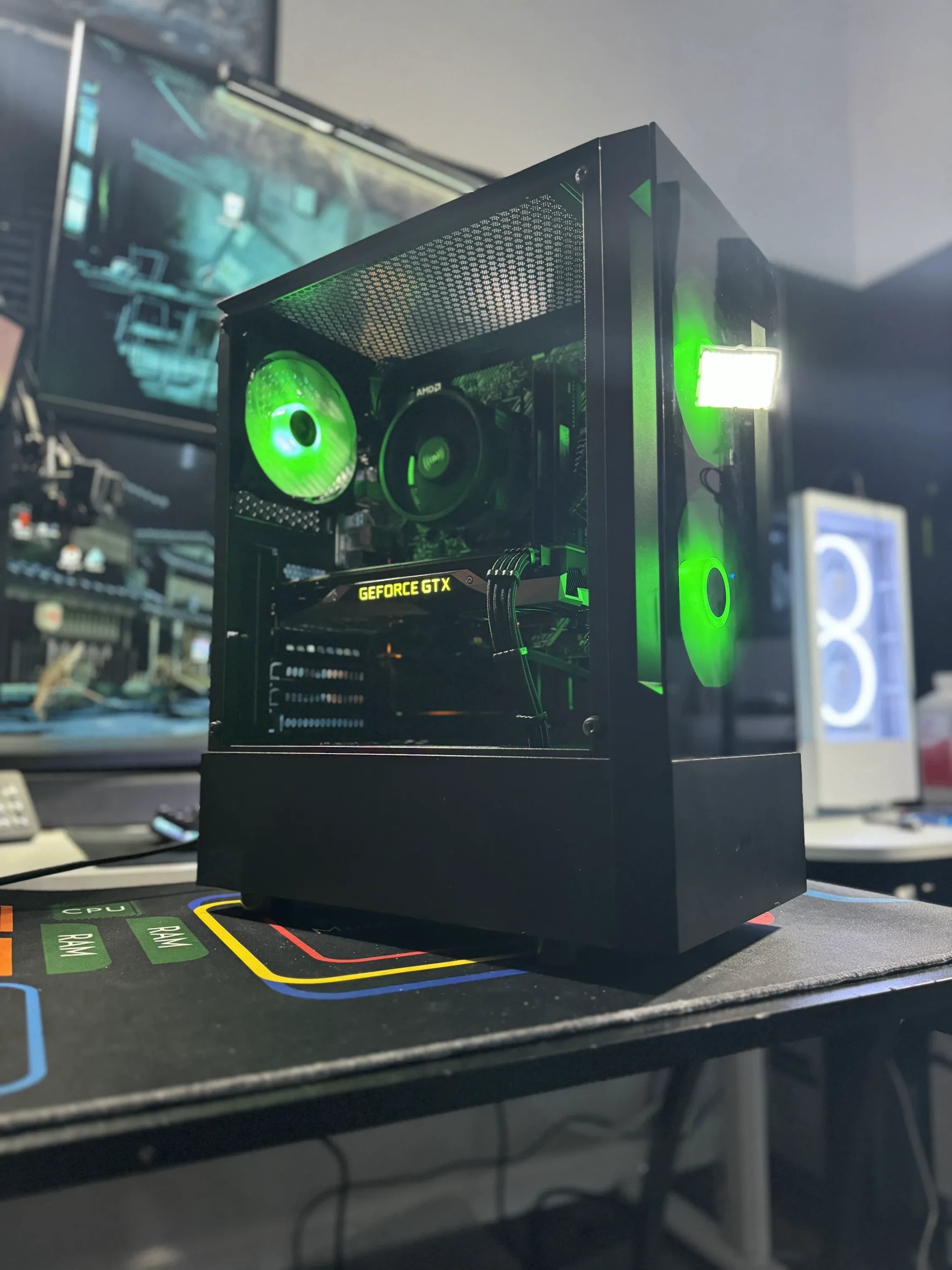 RGB Gaming PC - GTX 1070 - Ryzen 7 1700 - 16GB DDR4 - 500GB SSD