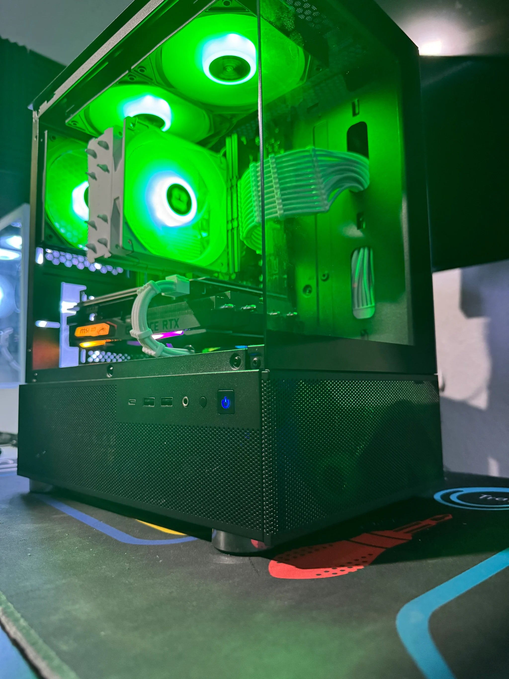 RTX Black N’ White Gaming PC / Ryzen 7 / RTX 2060