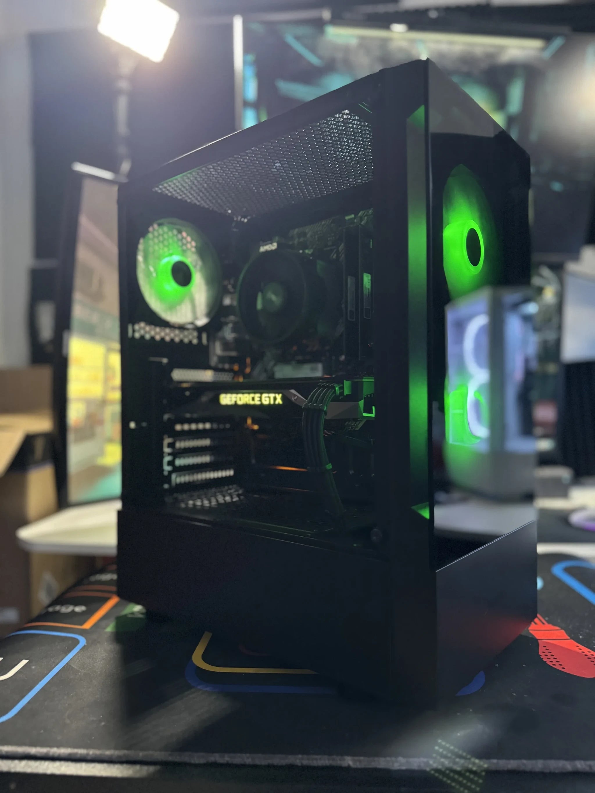RGB Gaming PC - GTX 1070 - Ryzen 7 1700 - 16GB DDR4 - 500GB SSD