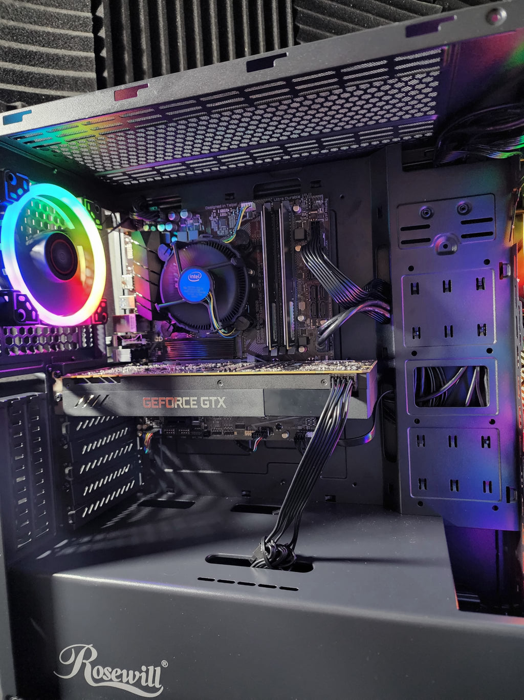 DarkLight - i3 10100F GTX 1070 250GB SSD