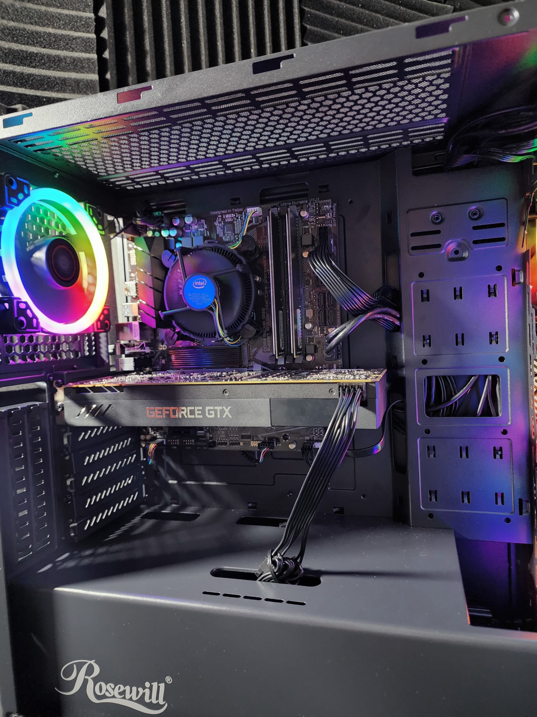 DarkLight - i3 10100F GTX 1070 250GB SSD