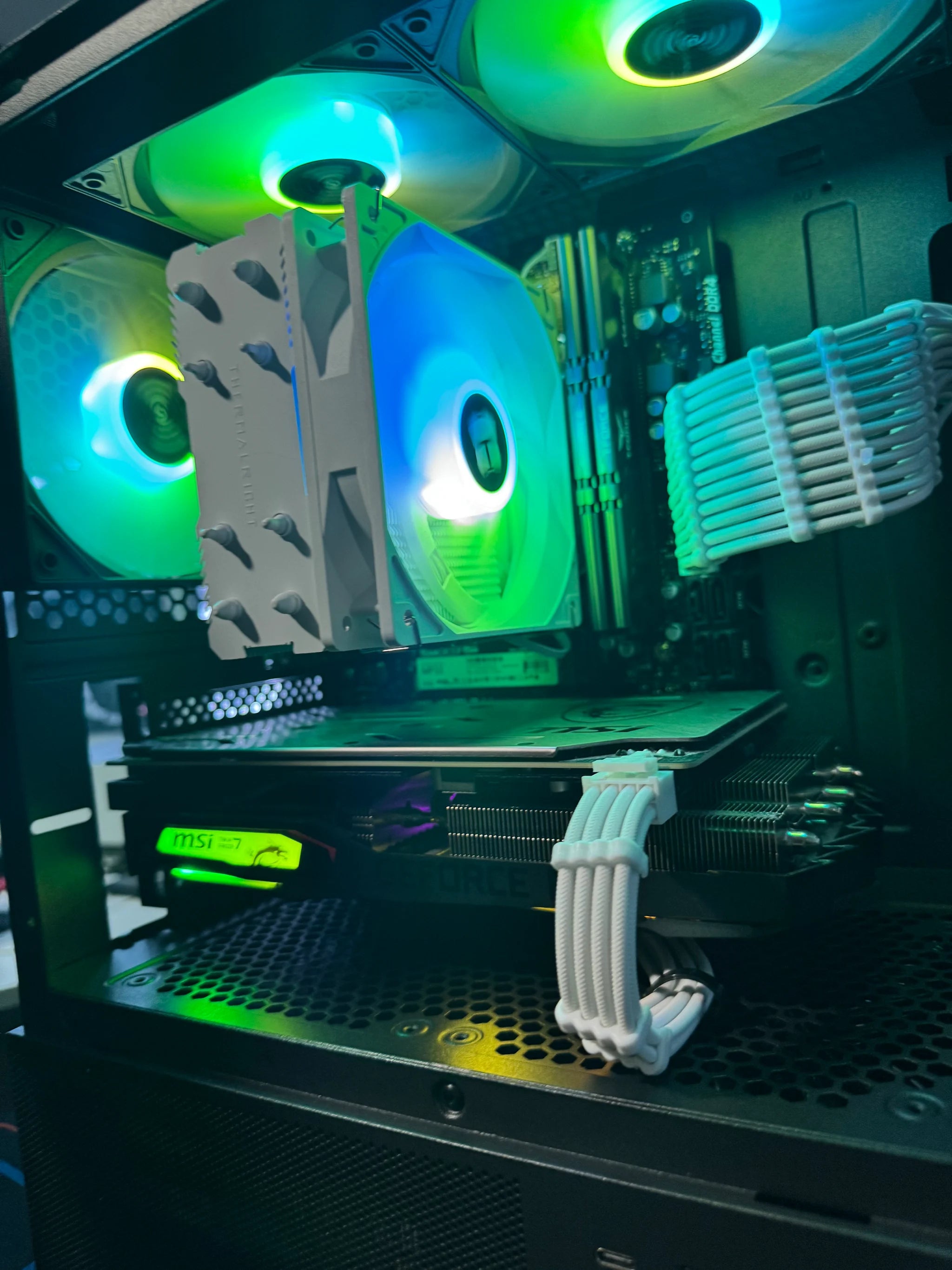 RTX Black N’ White Gaming PC / Ryzen 7 / RTX 2060