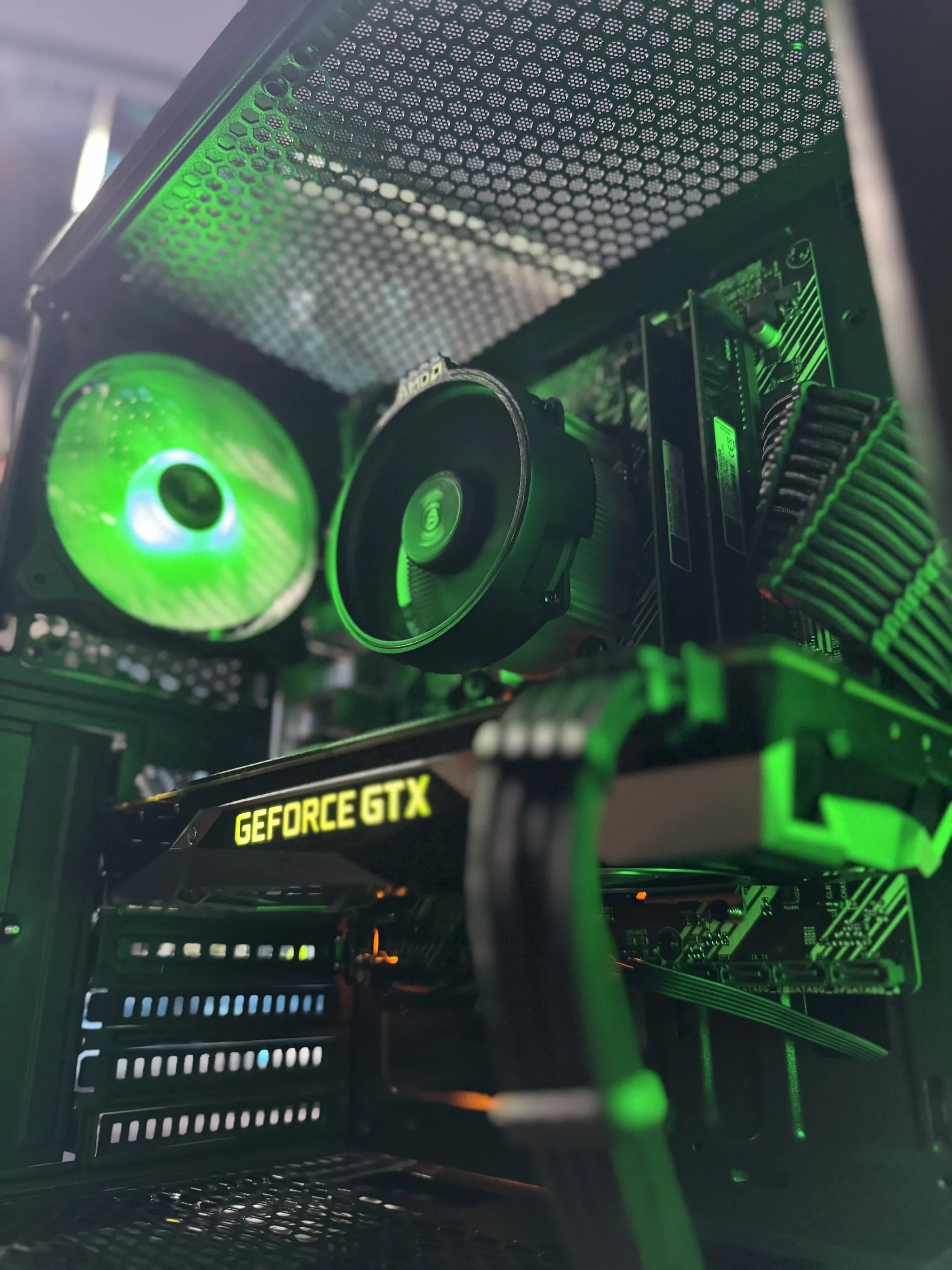 RGB Gaming PC - GTX 1070 - Ryzen 7 1700 - 16GB DDR4 - 500GB SSD