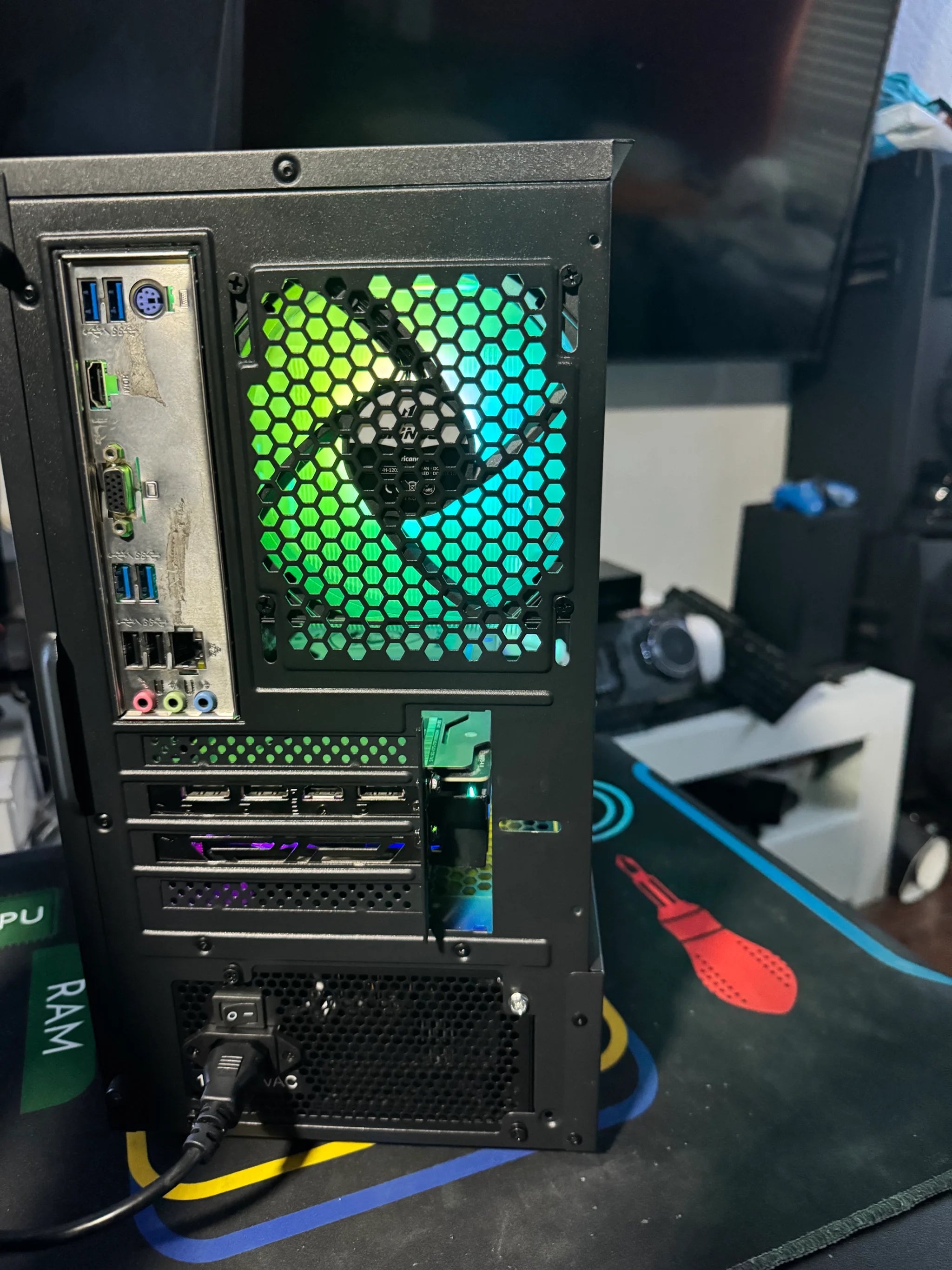 RTX Black N’ White Gaming PC / Ryzen 7 / RTX 2060