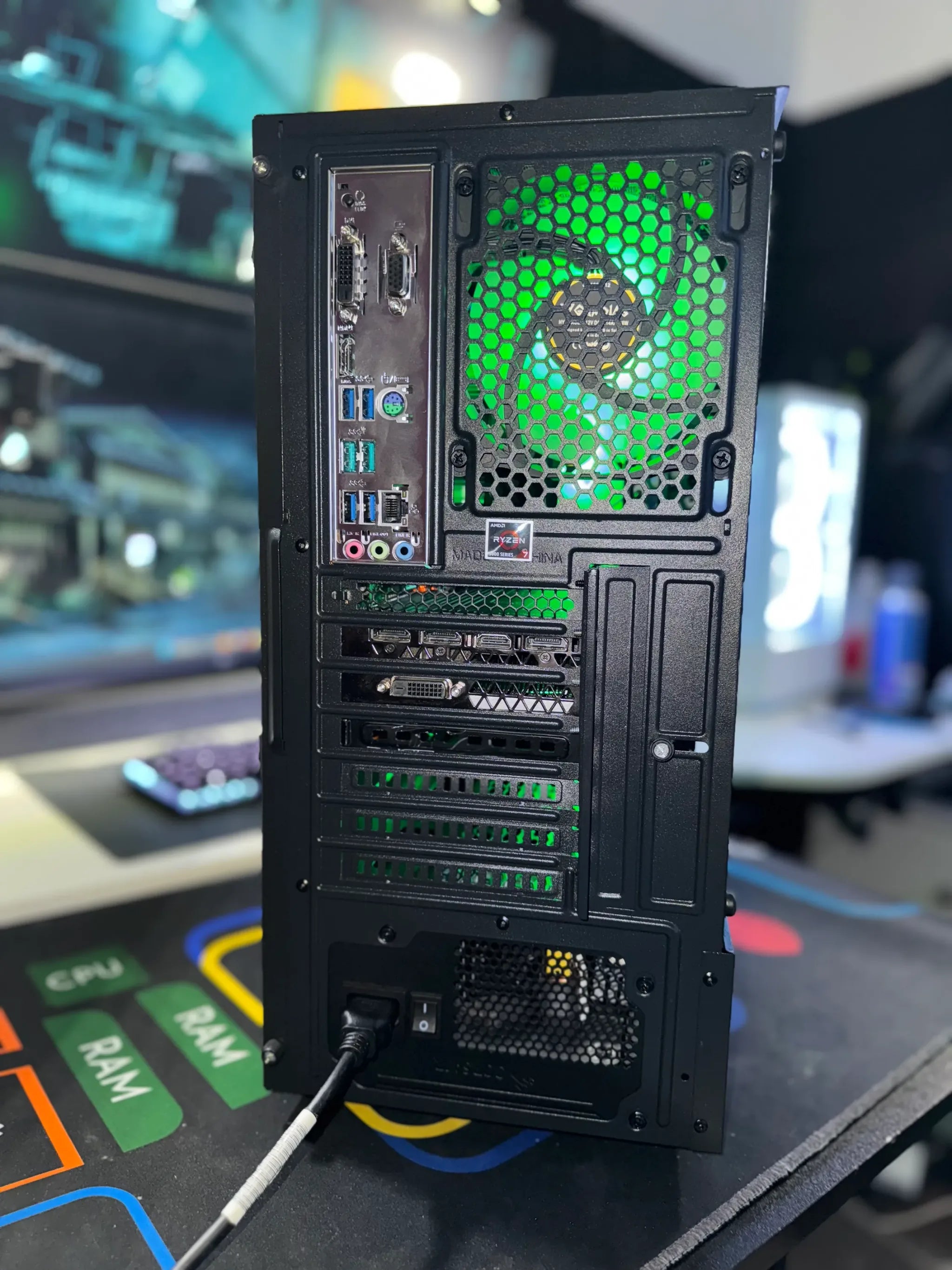 RGB Gaming PC - GTX 1070 - Ryzen 7 1700 - 16GB DDR4 - 500GB SSD