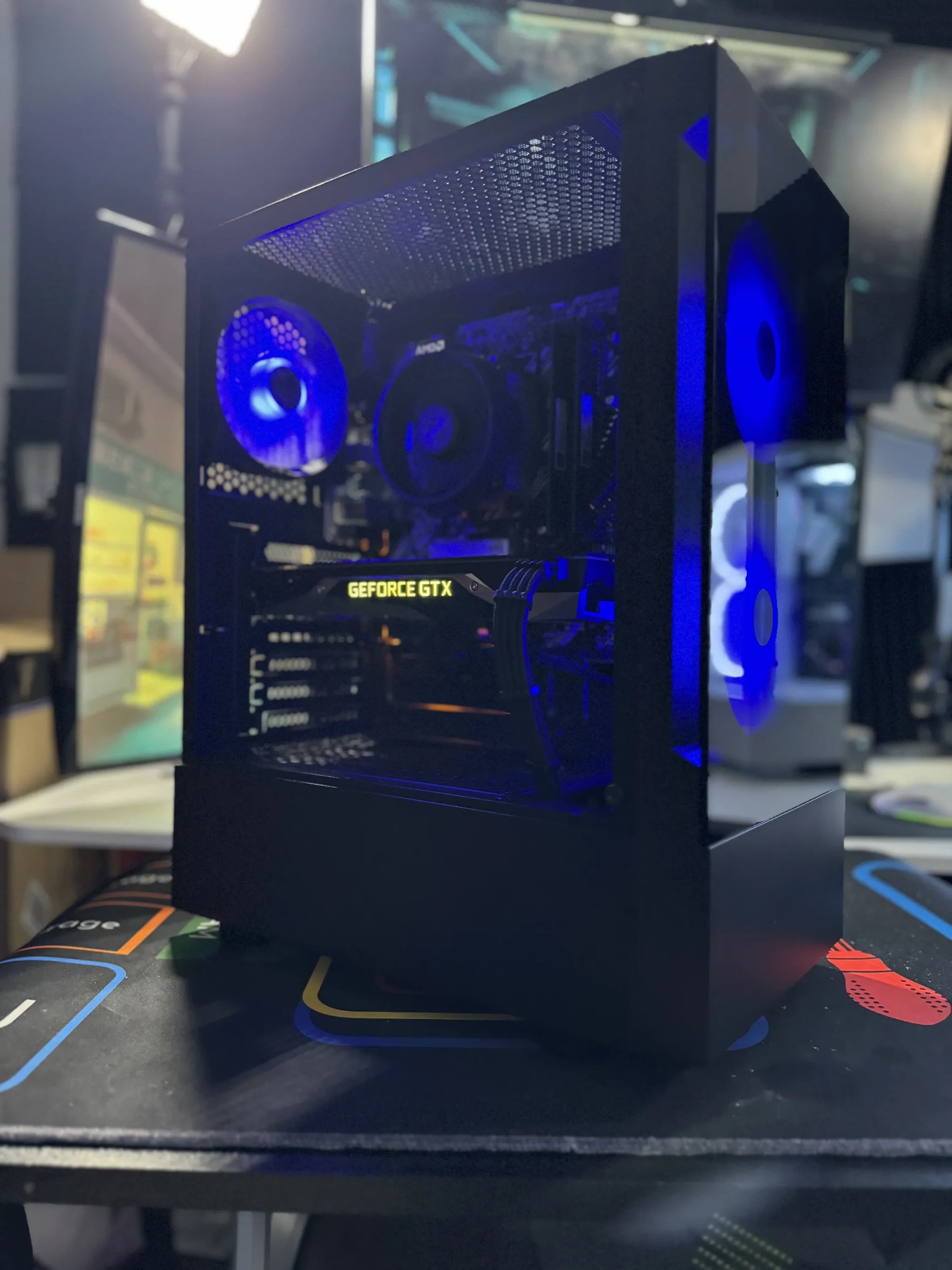RGB Gaming PC - GTX 1070 - Ryzen 7 1700 - 16GB DDR4 - 500GB SSD