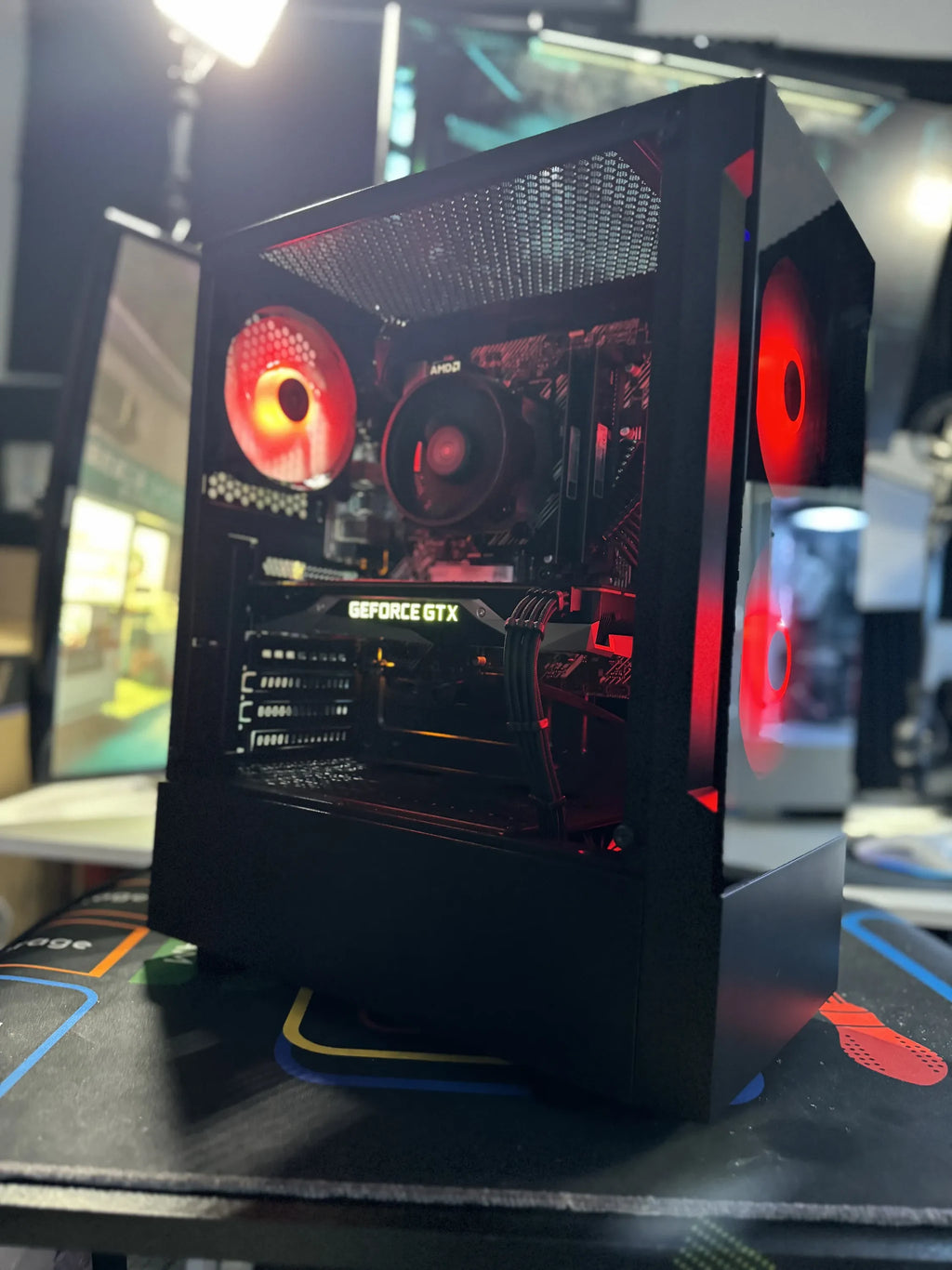 RGB Gaming PC - GTX 1070 - Ryzen 7 1700 - 16GB DDR4 - 500GB SSD
