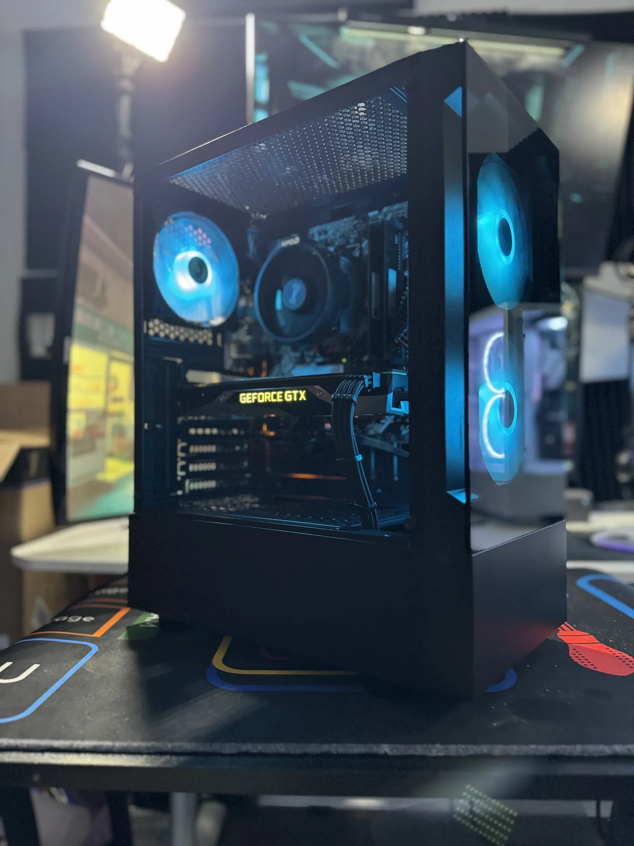 RGB Gaming PC - GTX 1070 - Ryzen 7 1700 - 16GB DDR4 - 500GB SSD