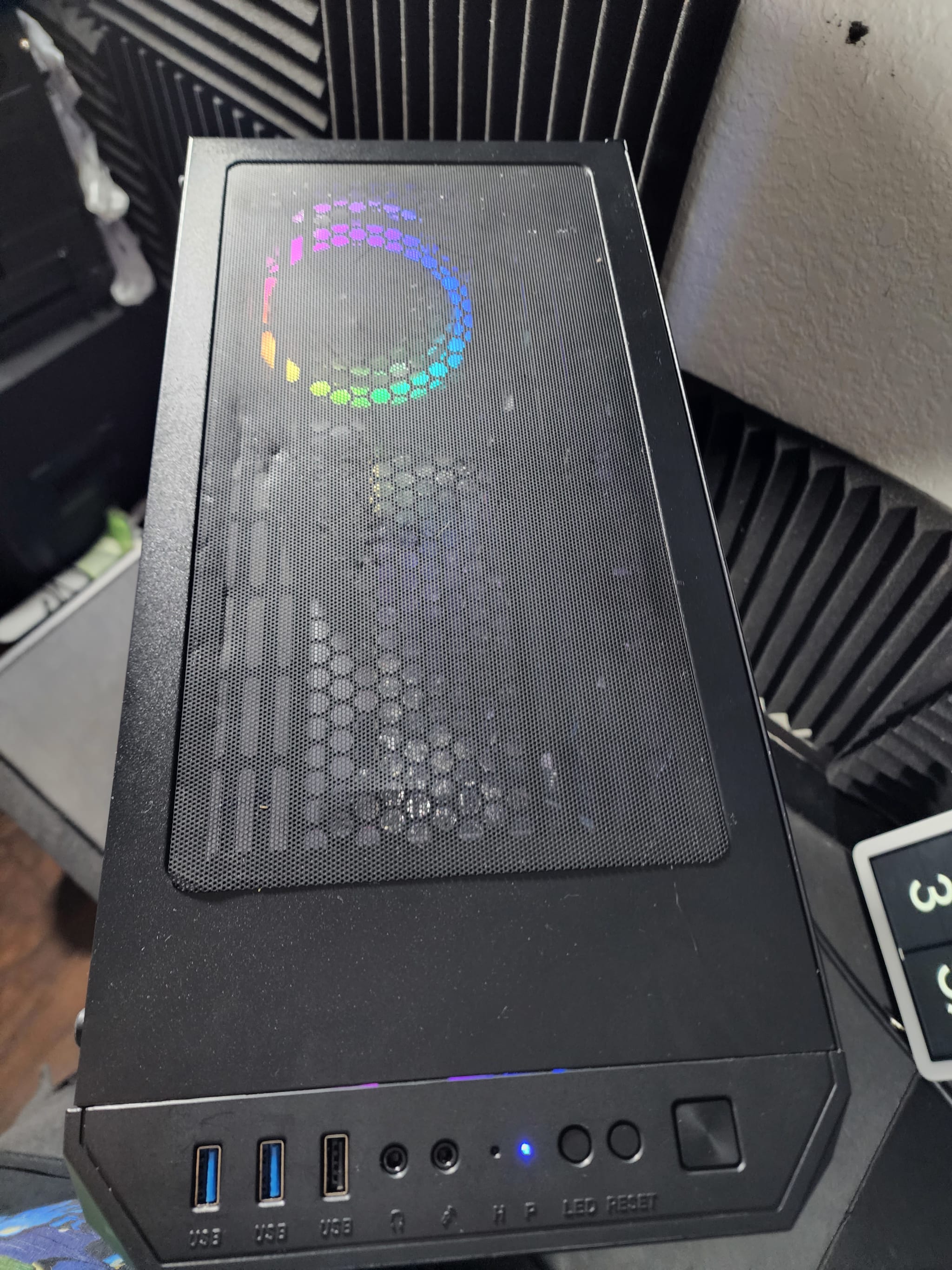 DarkLight - i3 10100F GTX 1070 250GB SSD