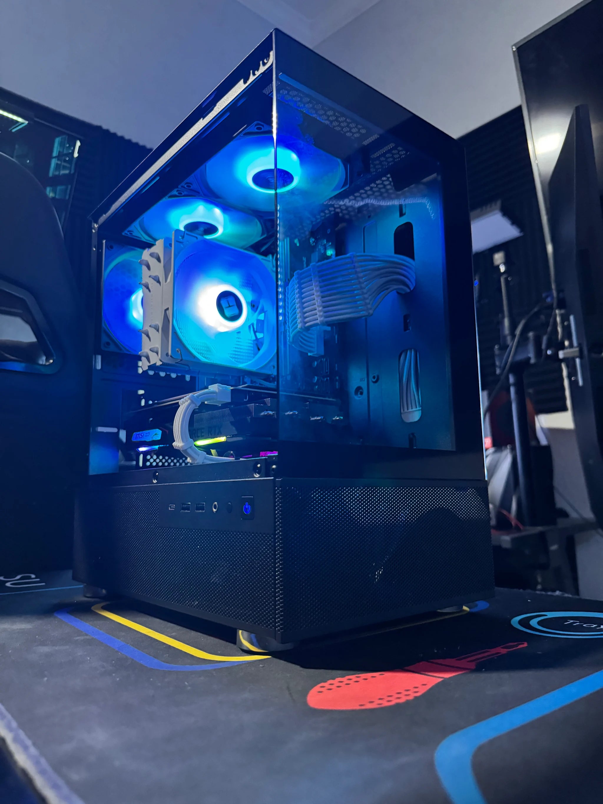 RTX Black N’ White Gaming PC / Ryzen 7 / RTX 2060