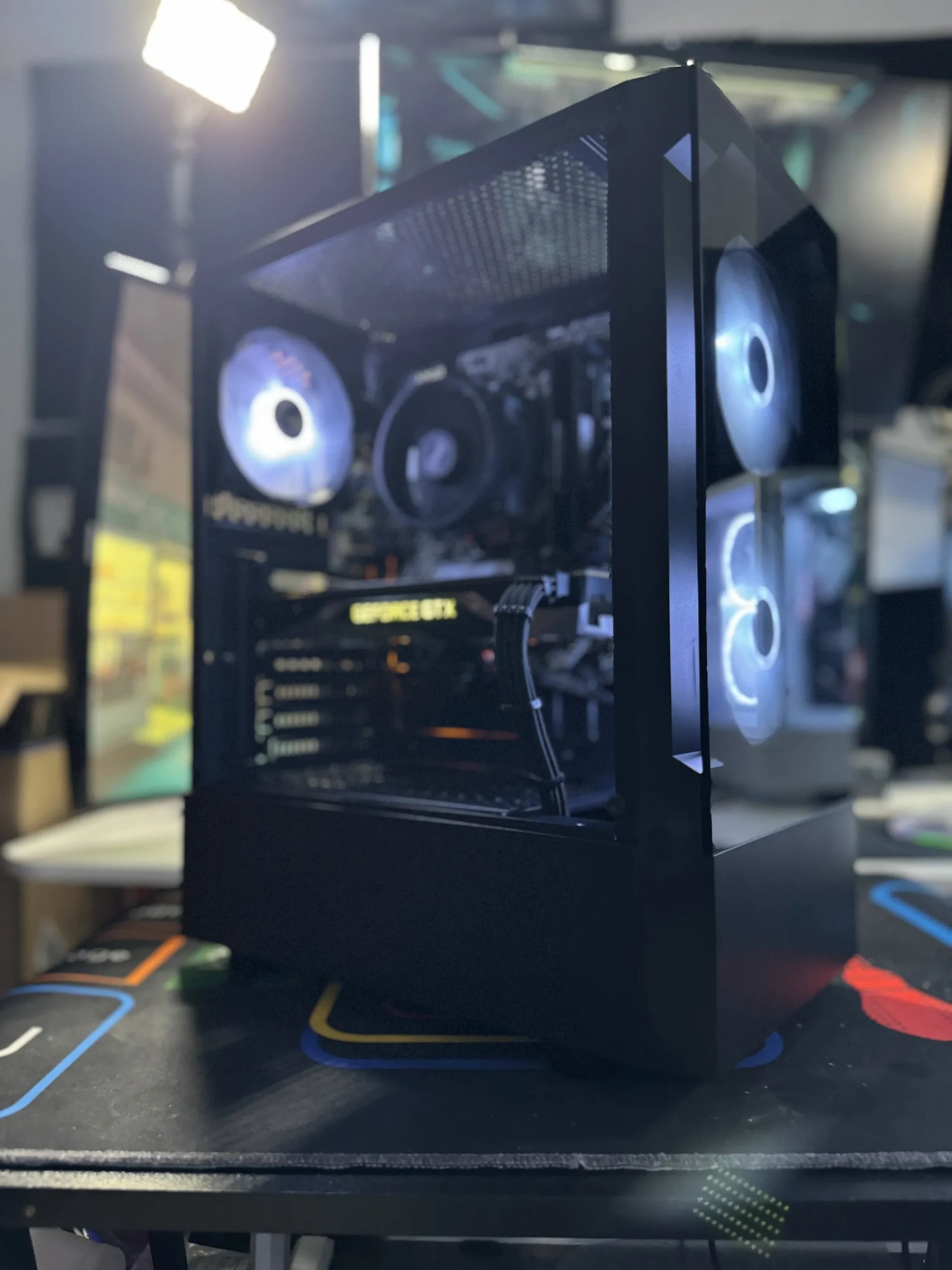 RGB Gaming PC - GTX 1070 - Ryzen 7 1700 - 16GB DDR4 - 500GB SSD